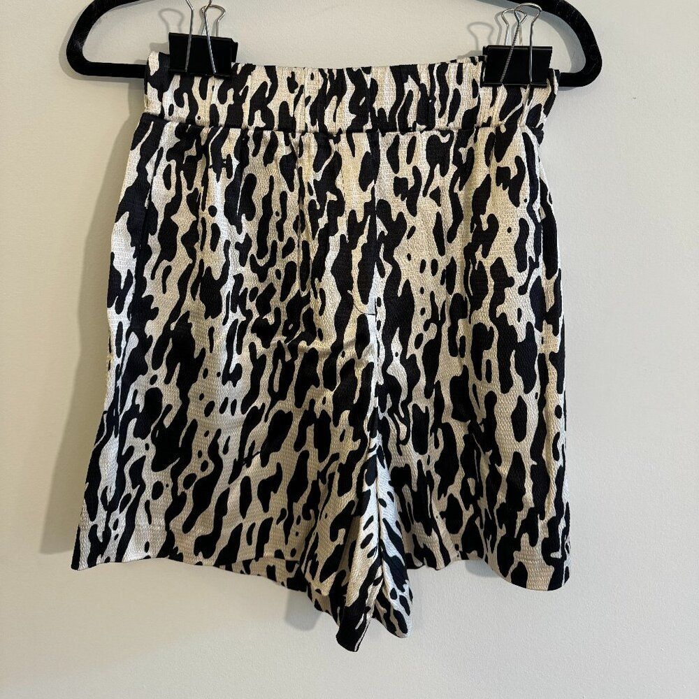 Beymen Club Women's Silky Black and White Shorts Size 4